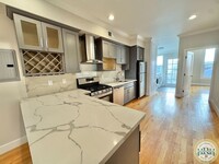 Building Photo - Charming 2BR|2BA in the Heart of Richmond ...