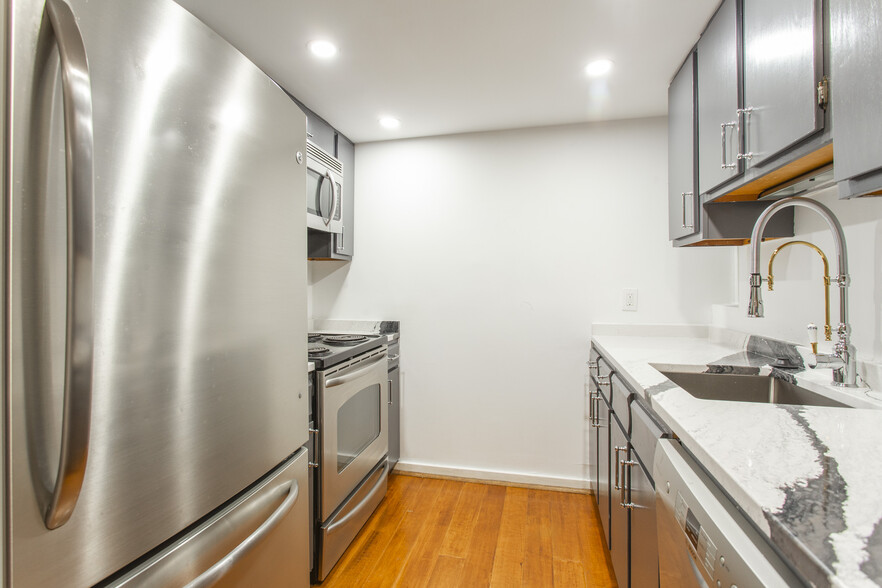 Kitchen - 1035 Spruce St