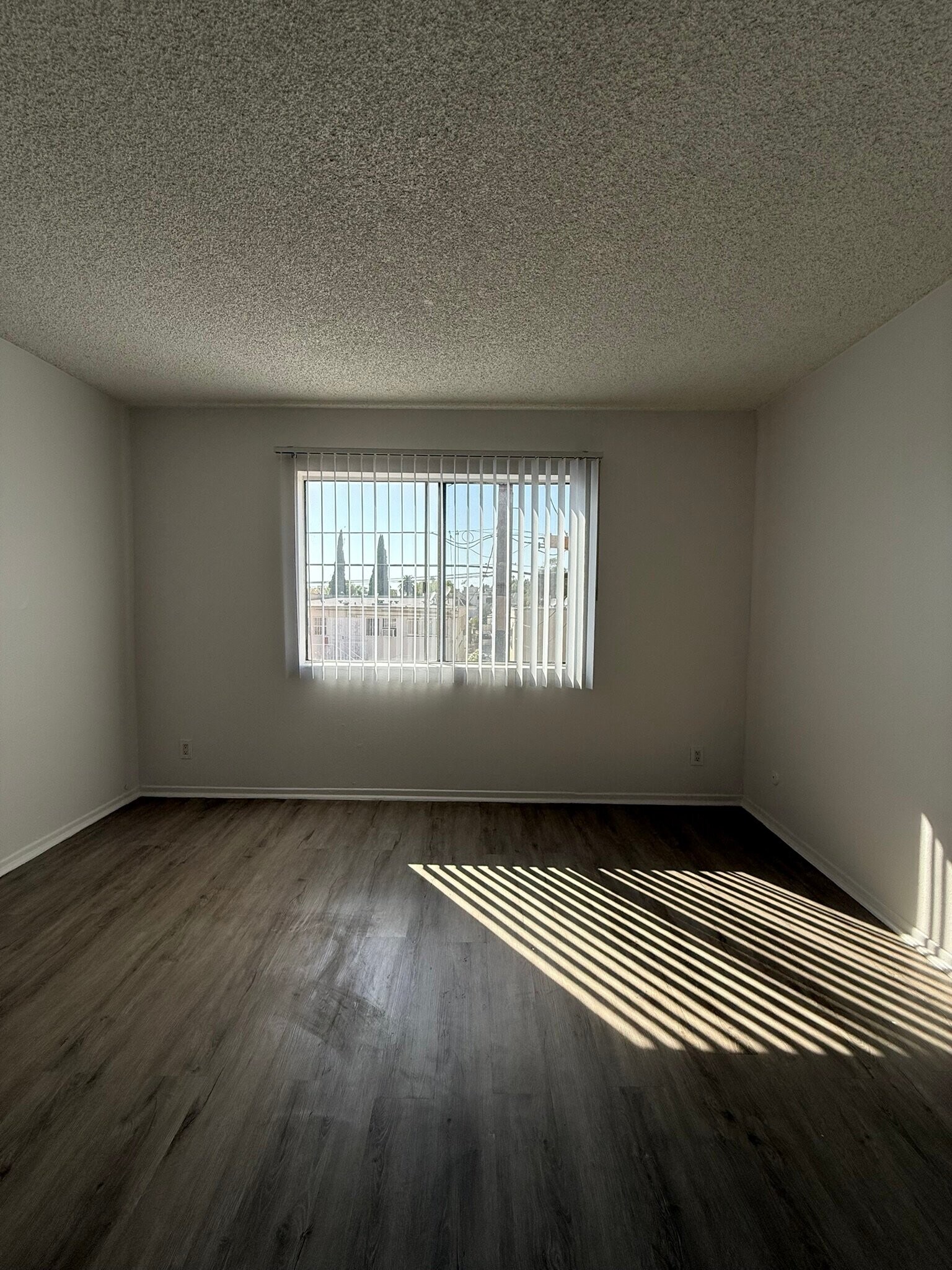 Building Photo - 509 N Berendo St