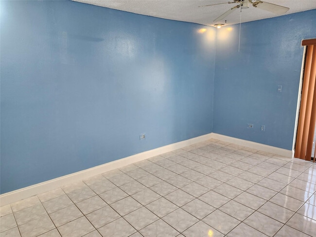 Building Photo - 2944 E Missionwood Ln