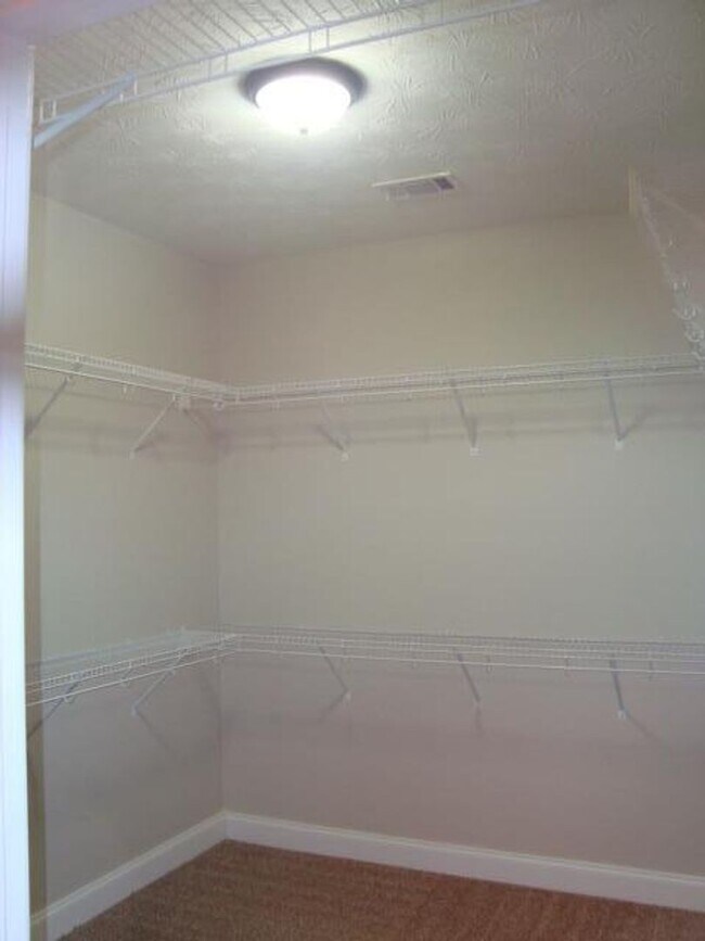 Building Photo - Home in Phenix City available to rent 10/2...