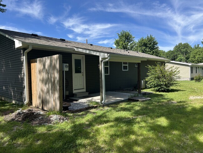 Building Photo - 519 Cherry St