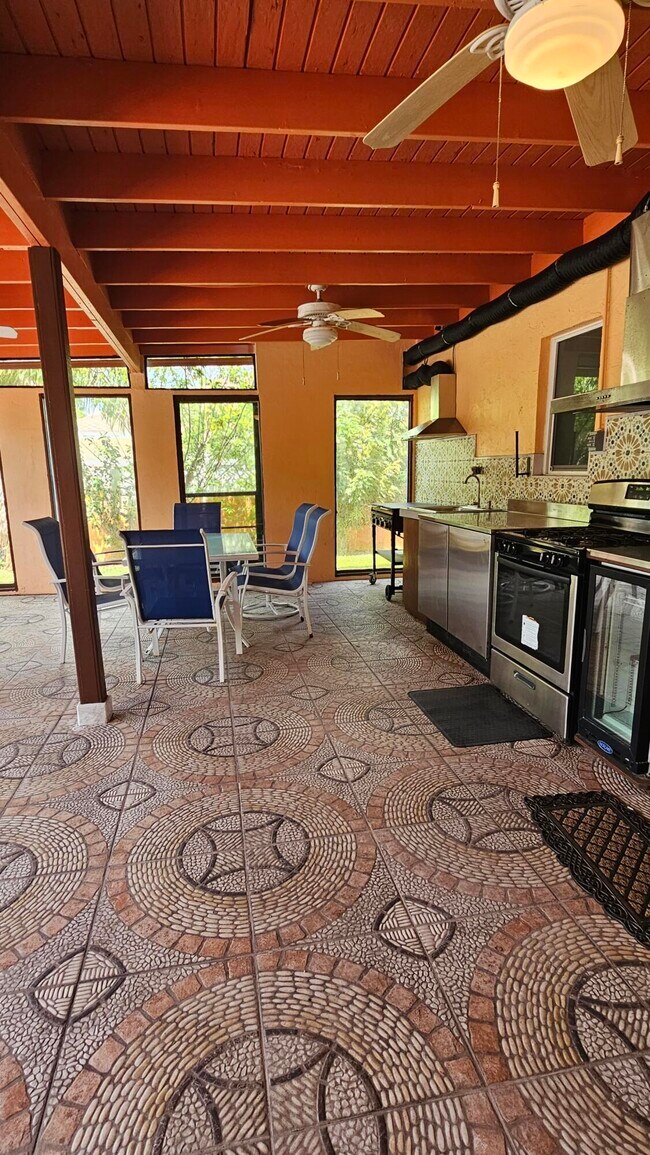 Building Photo - 12157 Sycamore Ln