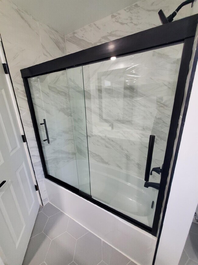 Building Photo - 3 Bedroom, 2 Bathroom Ranch, Updated Throughout, Granite, Stainless, 2 Beautiful Full Baths, Upda...