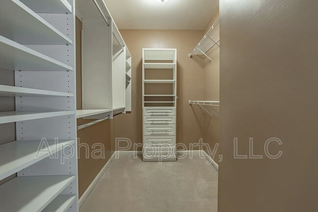 Building Photo - 209 Birchleaf Ln