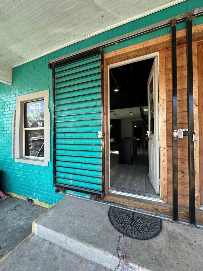 Building Photo - 304 Lockwood Dr