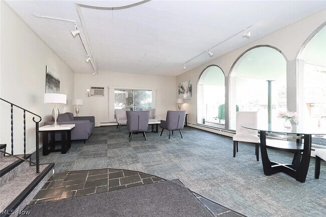 Building Photo - 14567 Madison Ave