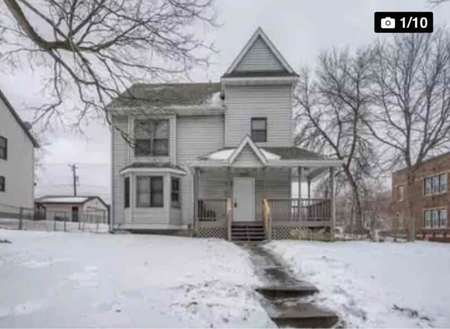 Building Photo - 2643 N Lyndale Ave