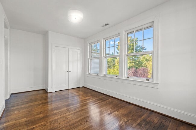 Building Photo - 2814 Bellevue Terrace NW