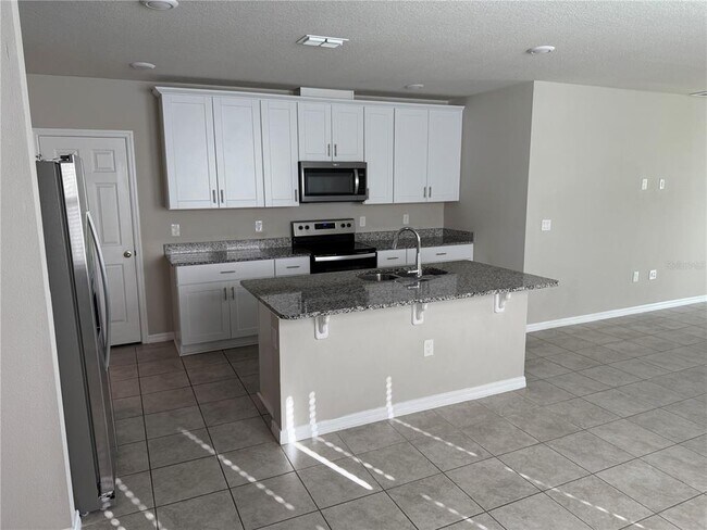 Building Photo - 5238 Meredrew Ln
