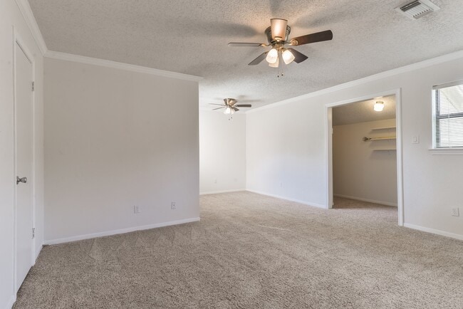 Building Photo - 15175 Diana Ln