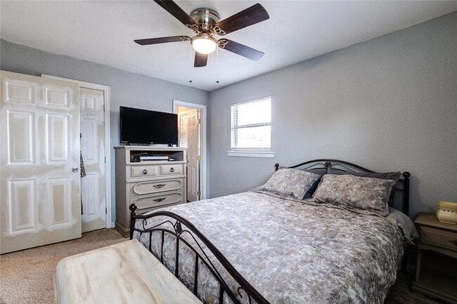 Building Photo - South-side 3 bed 1.5 bath