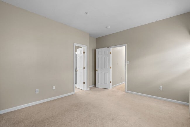 Building Photo - 2 Bed 2.5 Bath - Lakelands Townhome - Deta...