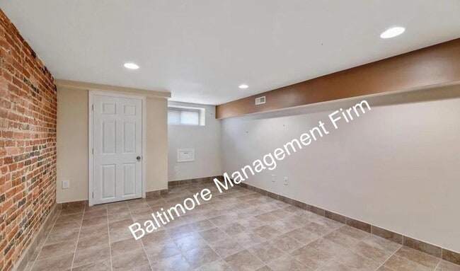 Building Photo - 626 S Macon St.