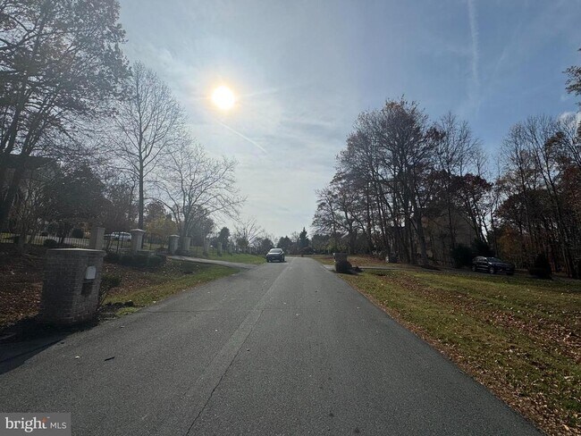 Building Photo - 18136 Hayloft Dr