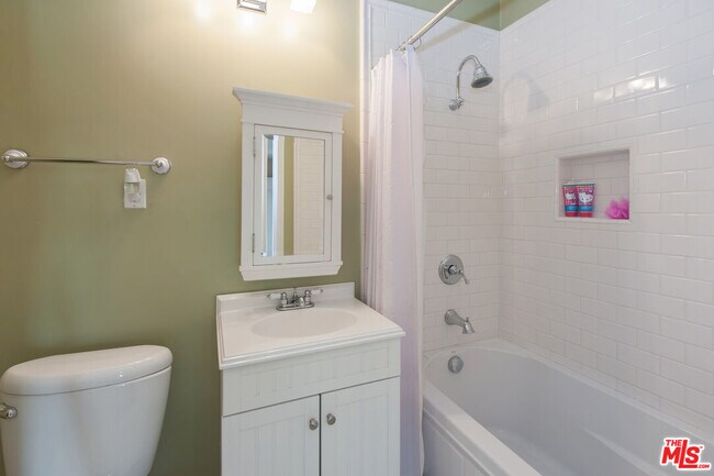 Building Photo - 7120 Pacific View Dr