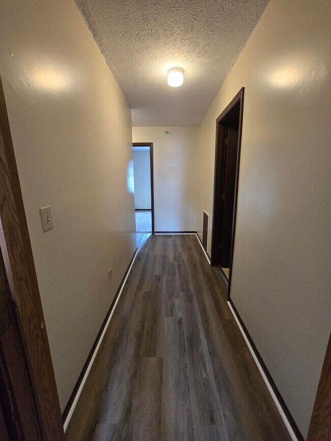 Building Photo - 20 Paul St