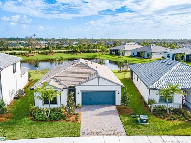 Building Photo - 861 SE Courances Dr