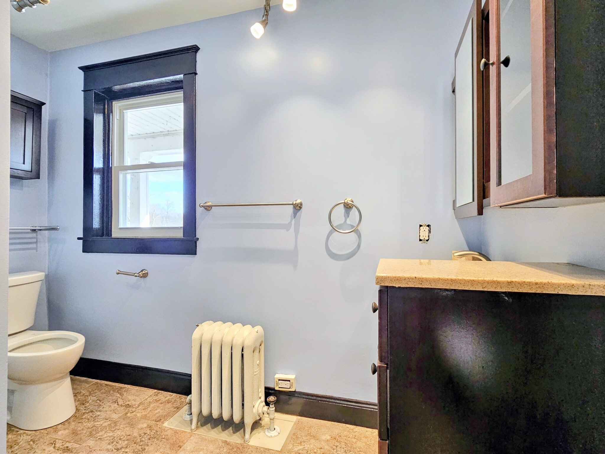 Building Photo - 324 S Broad St