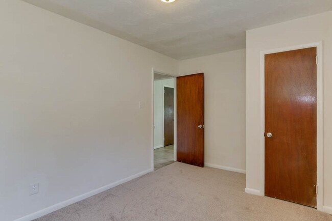 Building Photo - Renovated Virginia Beach Home with Large Yard and Prime Location