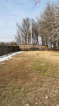 Building Photo - Spacious 3BR/2BA Duplex with Large Backyard – Memphis