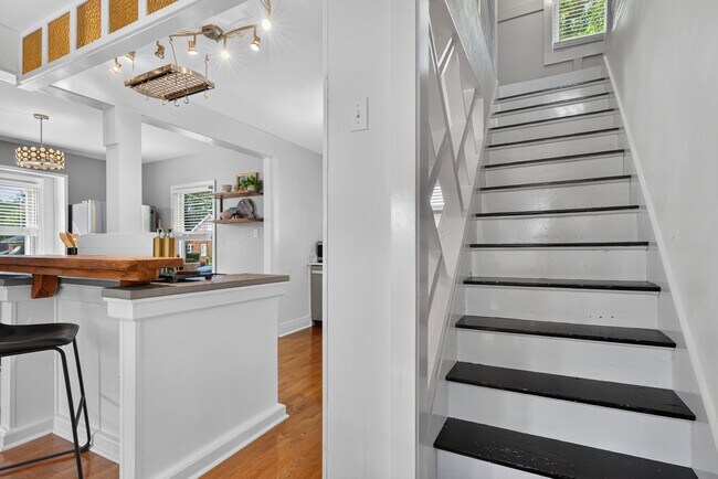 Building Photo - 721 Headley Ave