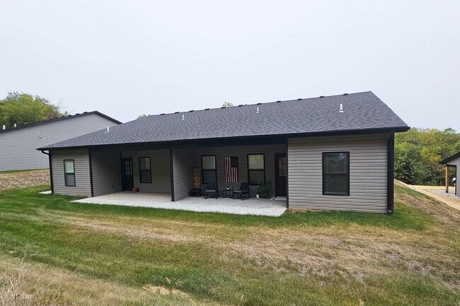 Building Photo - 1327 Autumn Ridge Dr