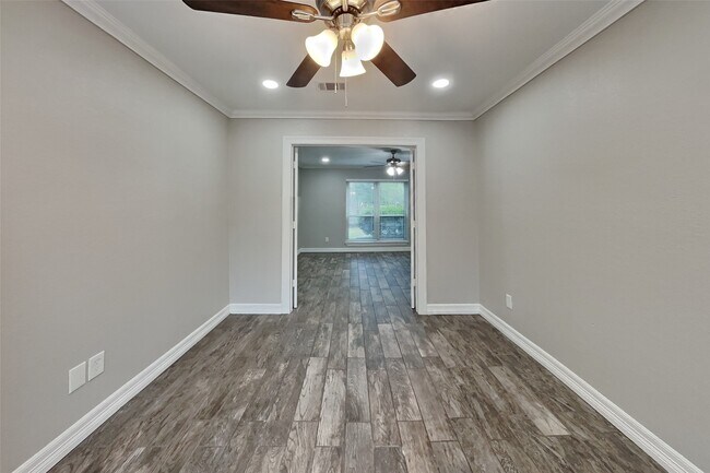 Building Photo - 2603 Hidden Garden Dr
