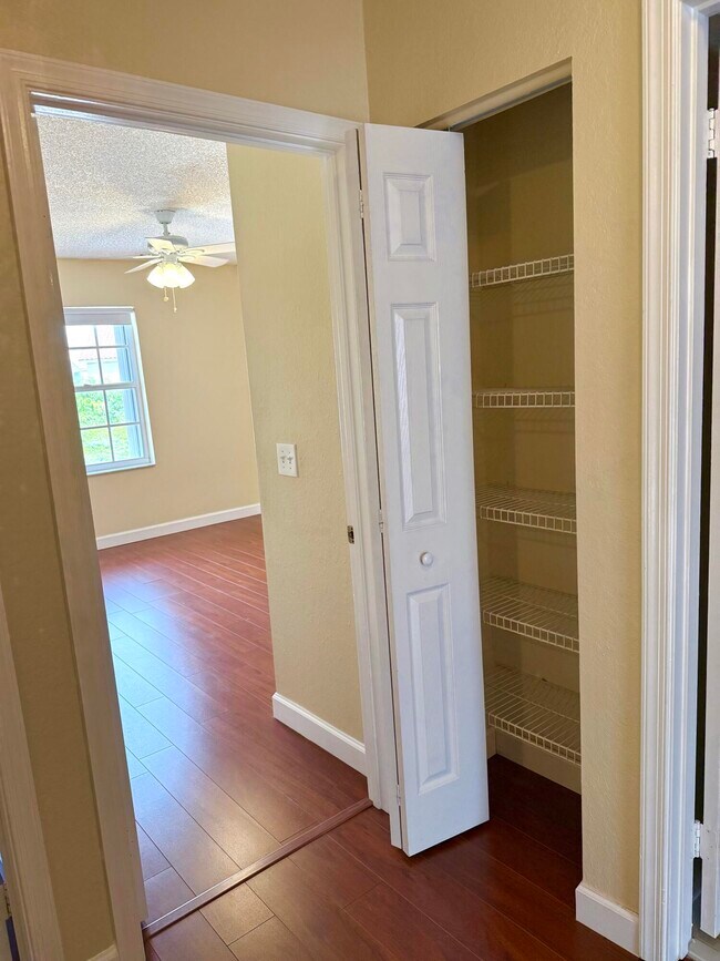 Building Photo - 18292 Clear Brook Cir