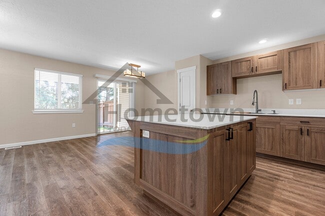 Building Photo - 3 Bedroom 3 Bathroom Home with Attached Ga...