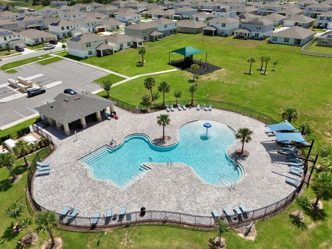 Building Photo - Beautiful 4 Bedroom, 2 bath home is Available for Rent in the Forest Lake Community!