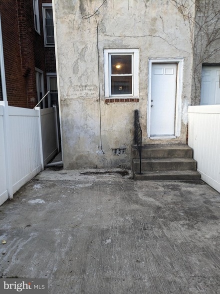 Building Photo - 932 Vine St