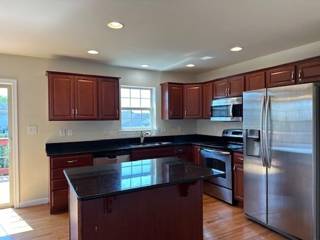 Building Photo - 6443 Creekbend Dr