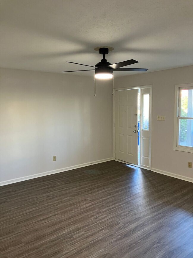 Building Photo - Charming  Duplex in Mooresville