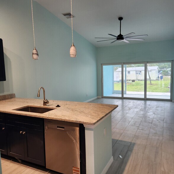 Building Photo - 5653 Genesee Pky