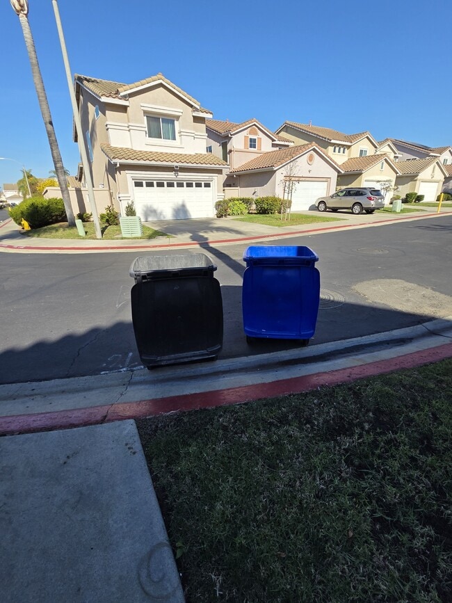 Building Photo - 10754 Westonhill Dr