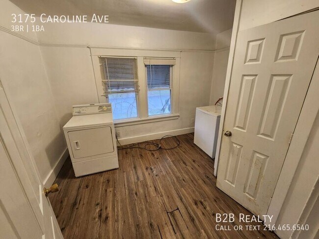 Building Photo - 3175 Caroline Ave