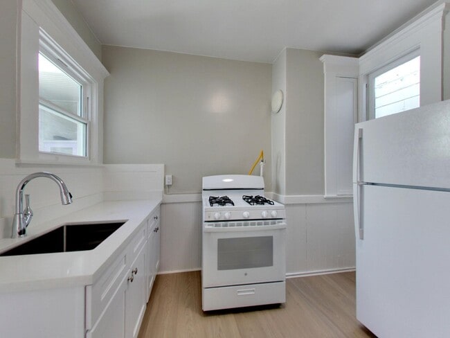 Building Photo - 1351-1353 5th Avenue (1233r)