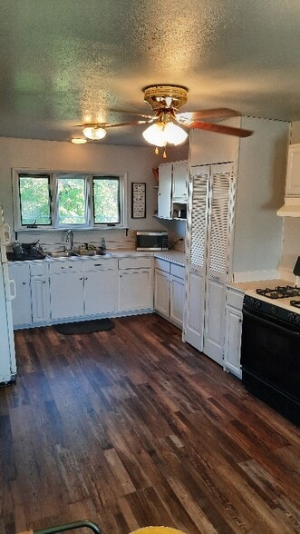 Building Photo - 709 Indiana St