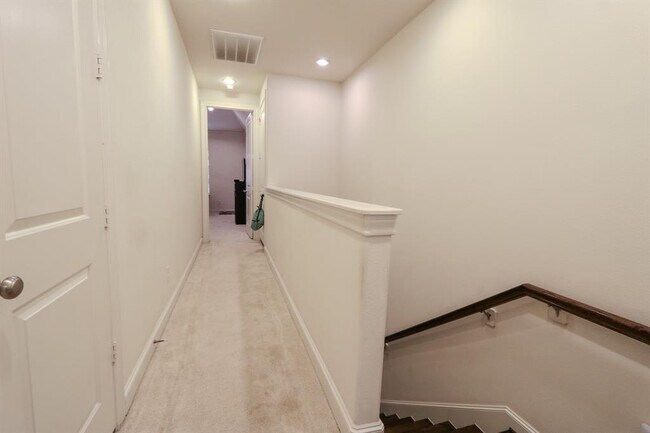 Building Photo - 2033 Fannin St