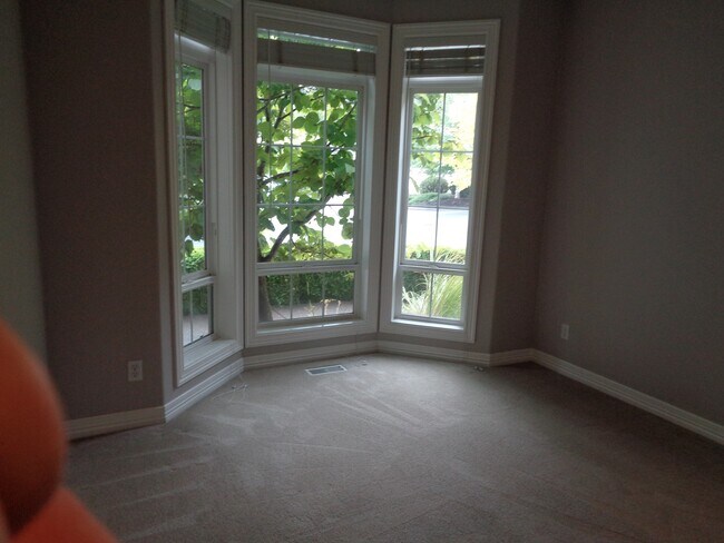 Building Photo - 17083 SW Arbutus Dr