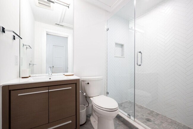 Building Photo - 1735 Q St NW