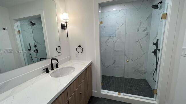 Building Photo - 1460 Campamento Ave