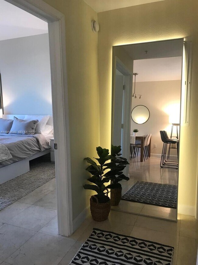 Building Photo - 10 Aragon Ave