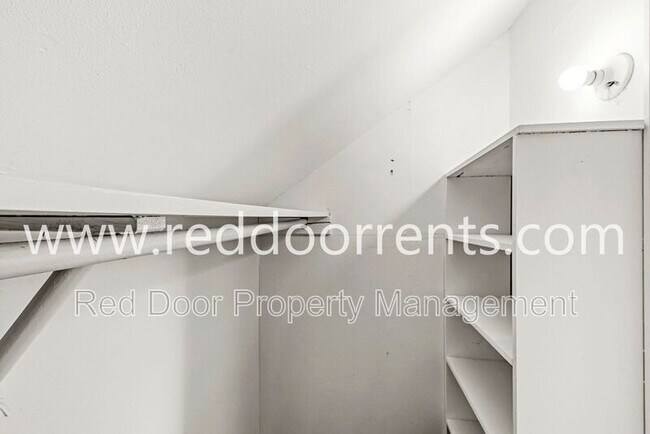 Building Photo - 957 Woodhill Dr