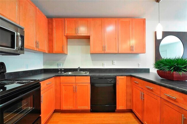 Building Photo - 711 W 32nd St