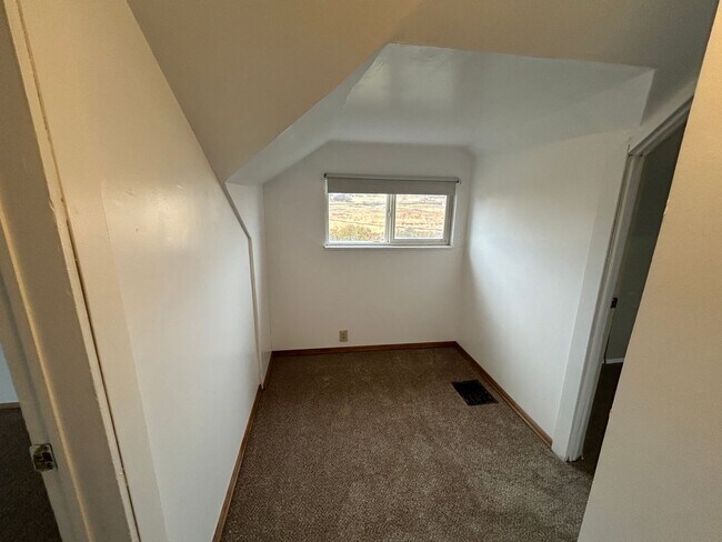 Building Photo - Country Living