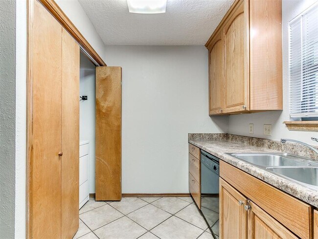 Building Photo - 1200 N Crawford Ave