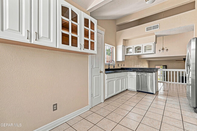 Building Photo - 4645 Loma De Plata Dr