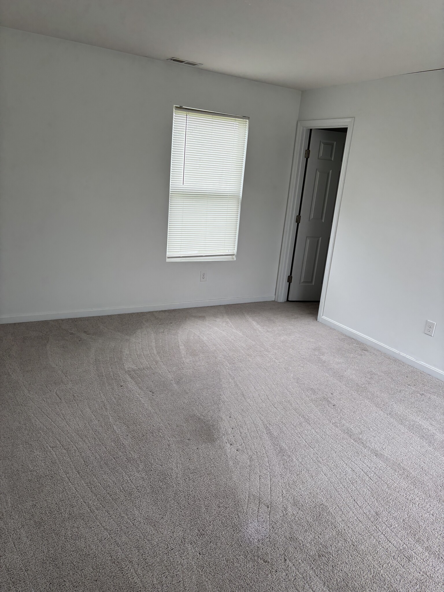 Building Photo - 721 Kingly Ter